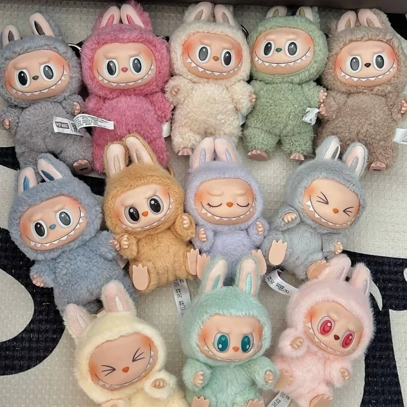 Boneco Labubu Macaron Sentado