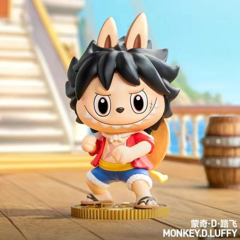 Mini Caixa Surpresa LABUBU × One Piece – Edição Especial Popmart